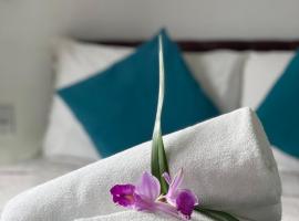 Suites Casa Azul-Vila do Abraão- conforto, limpeza, ótima localização, Hotel in Vila do Abraão