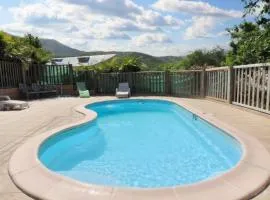 Appartement spacieux à Bouillante avec piscine partagée