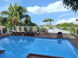 Maison spacieuse à Pointe-Noire avec piscine partagée 110 m²