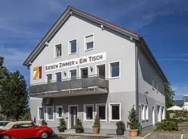 Sieben Zimmer & Ein Tisch