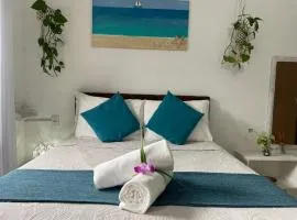 Suites Casa Azul-Vila do Abraão- conforto, limpeza, ótima localização、イーリャ・グランデのバケーションレンタル