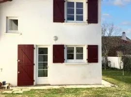 Charmante maison à Arcangues avec vue sur les montagnesEL