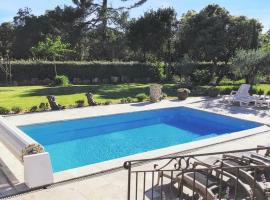 Villa élégante à Régusse avec piscine privée, Hotel in Régusse