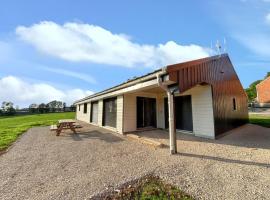 Maison spacieuse à Cerniébaud avec magnifique jardin., hotel v destinaci Cerniébaud