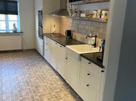 Large 1st floor apartment, hotel v destinaci Kongerslev