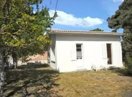 Maison charmante à Soulac-sur-Mer avec jardin clôturé