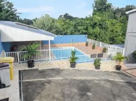 Villa charmante près de Saint-Esprit avec piscine privée