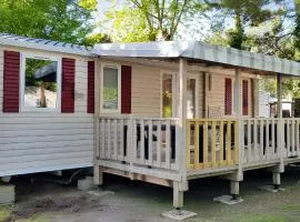 Bungalow chaleureux à Saint-Jean-de-Monts avec piscine partagée.