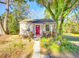 5 Mi to Downtown Beaufort Pet-Friendly Cottage!, ξενοδοχείο σε Beaufort