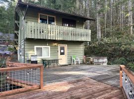 Culps Cascade | Wi-Fi, Woodstove, Cedar Hot tub, khách sạn ở Packwood