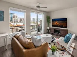 Stunning 1BD Pool, Htub, Gym Near Convention Centre