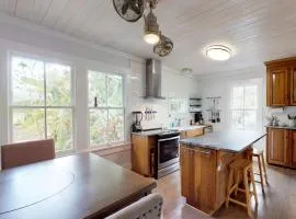 Palm View - Lovingly Renovated - 3 KINGS Half Mile Stroll to Historic DT - Beach just 3 Miles