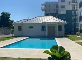 Luxury and Cozy Oasis w 24hrs Pool access at The Vineyard Kingston