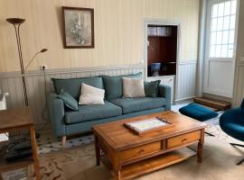 Marina - charmante maison avec courette, ξενοδοχείο σε Langrune-sur-Mer