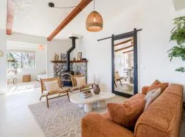Stunning Mountain View Desert Home, Fire Pit, BBQ