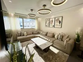 Chic & Spacious 3 Bedrooms - Train Station & Beach