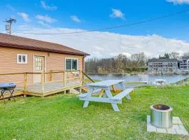 Michigan Manistee River Cabin about 1 Mi to Downtown
