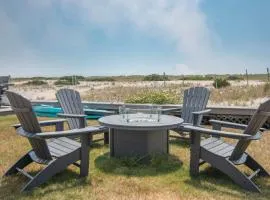 North Truro Beachfront Cottage with Cozy Backyard