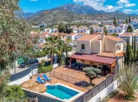 Casa Perez - family home with pool