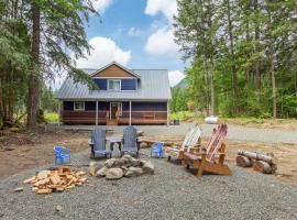 Viesnīca Timbers Edge | Quaint Oasis ~ Hot Tub ~ EV Charger pilsētā Pakvuda
