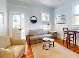 Palm Paradise - Renovated 1891 Queen Anne - Historic DT Quarter Mi Stroll - Beach only 3 Mi