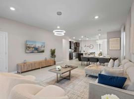 Chic 7Bed with private pool, theme bedrooms, hotel in Orlando