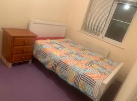 Private room to rent, Hotel in Tyrrelstown