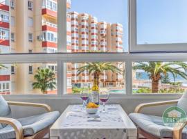 Sunny beachfront apartment with pool and aircon, hotel u gradu Toroks Kosta