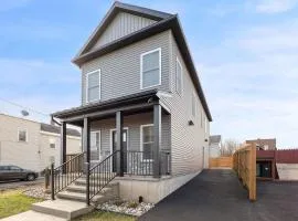 Brand New Modern Downtown Apartment, Convenient