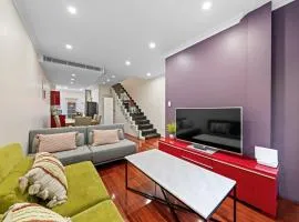 Comforting 2BR House & FishMarket & Casino-3 mins walk