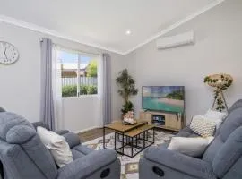 Bright and Spacious 2-Bed Thornlie Family Home