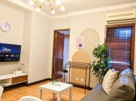 Cottonwood Japandi Apartment at Majesty 509, hotel i Bandung