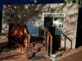 Chasing Sunsets and Serenity, hotel in Corrales