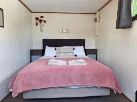 Waikawa Bay Self Contained Cabins