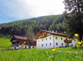 Weißnbachlhof, farm stay in San Giovanni in Val Aurina