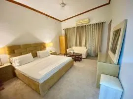 Two minutes walk from jinnah super market, Islamabad