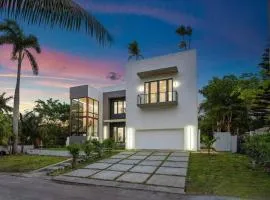 Luxury Pool 4BR Home w Rooftop Near Intracoastal