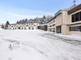 Econo Lodge Manistee, hotel a Manistee