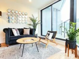 Luxury Parkside Living on Queen St with AC Pool & Gym
