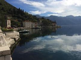 Beachfront Villa Perast, hotel v mestu Perast