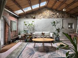 Beacon Yard Jiufen 九份拾光書院, hotel di Jiufen