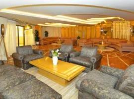 Timeless Elegance - Italian-Style Penthouse Retreat Near Corniche & WTC Mall