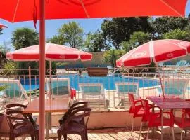 Bungalow Charmant à La Baule, Piscine