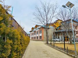 The Walnut Creek Pahalgam، فندق في باهالجام