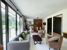 King's Horse Villa, Kuruwita