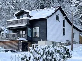 Lovely Home In Naustdal With Wifi