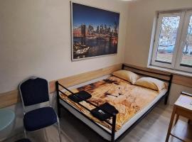 Hostel CENTRUM, hotel blizu letali&scaron;ča Radom-Sadkow Airport, 