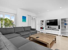 Villa Noah Your Luxurious 4BR Retreat by Bocobay, villa in Palm-Eagle Beach