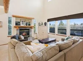 Quiet River Spacious Hood River Home - 30 Day Minimum! townhouse