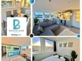 Two Bedroom Flat by Brookland Stays Serviced Accommodation Short Lets Leeds with Free WiFi